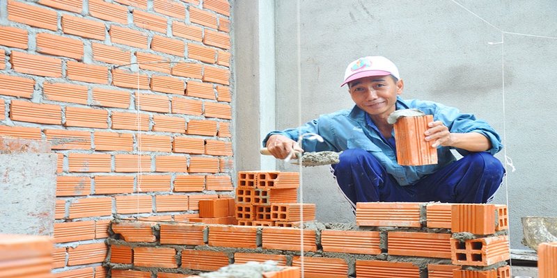 Công việc chủ yếu dùng sức người